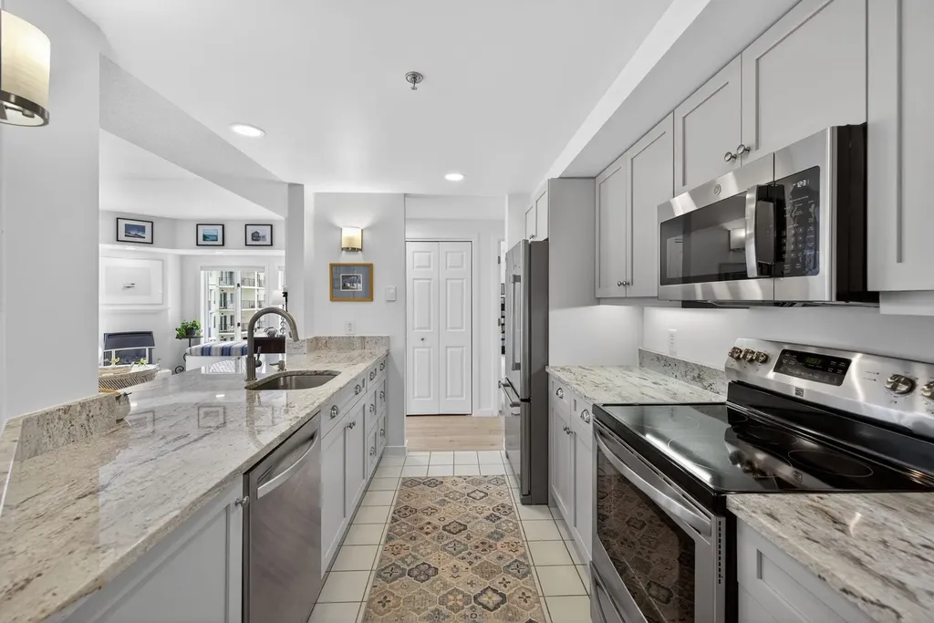 12 Mountain Laurels Drive Nashua NH 03062