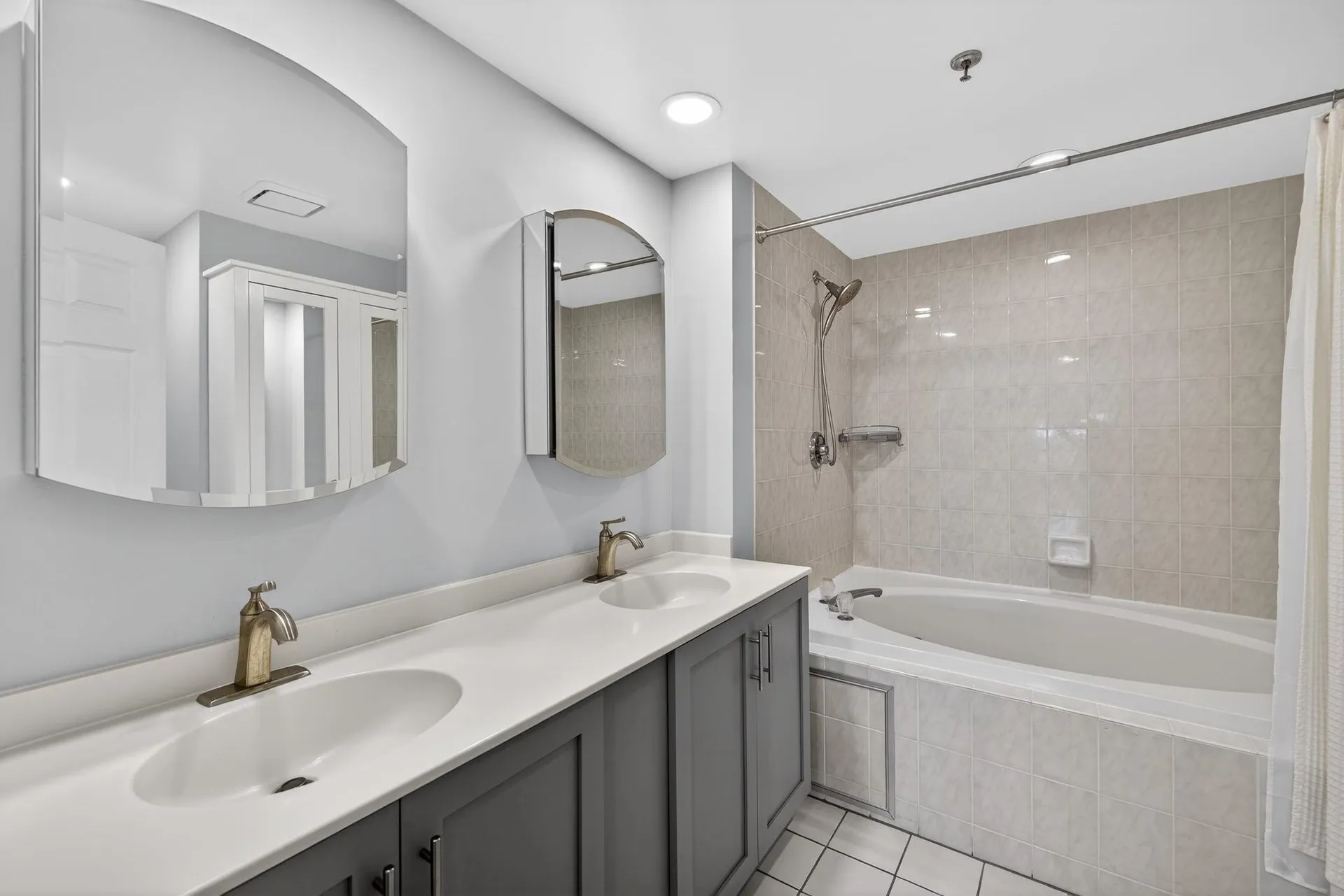 12 Mountain Laurels Drive Nashua NH 03062