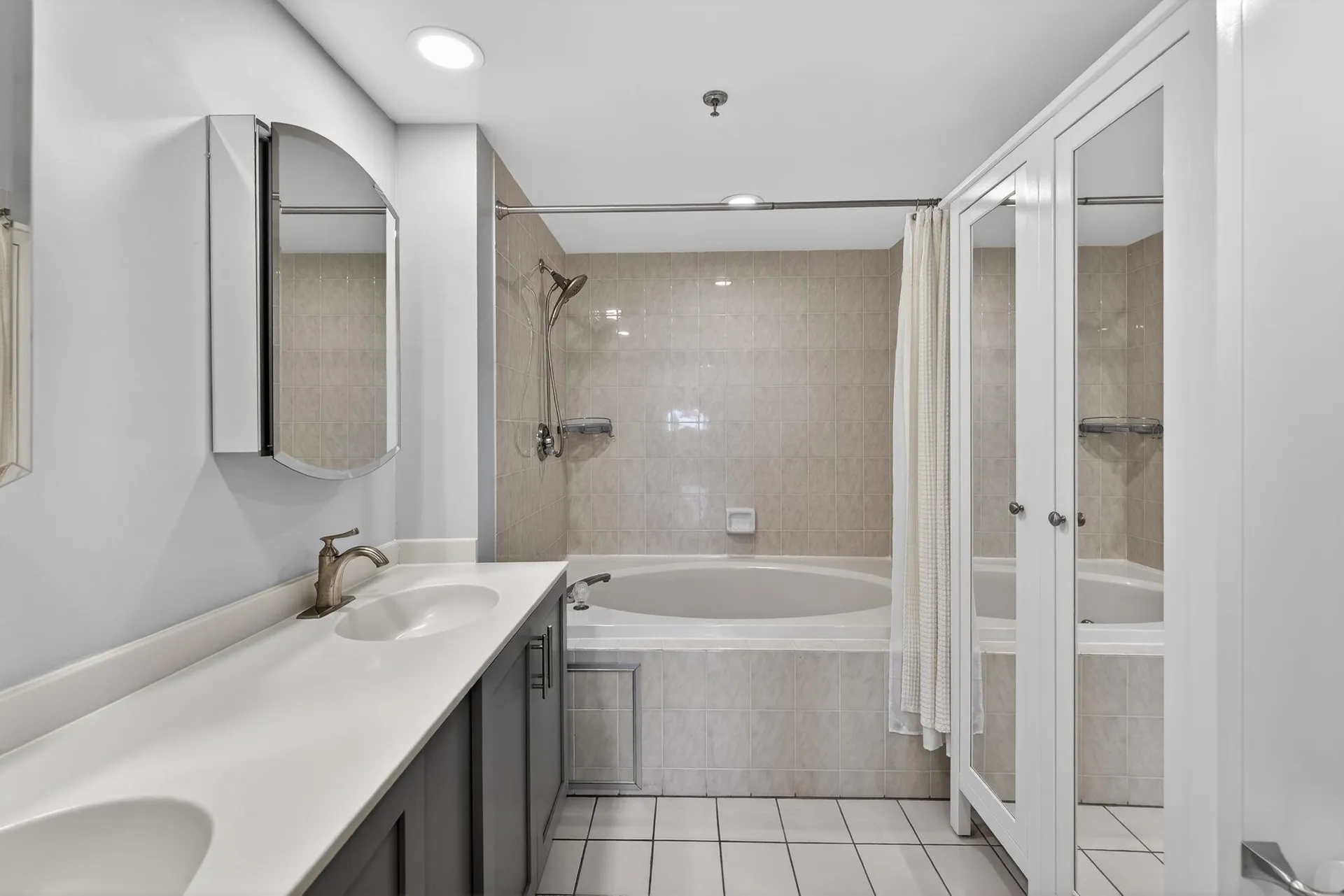 12 Mountain Laurels Drive Nashua NH 03062