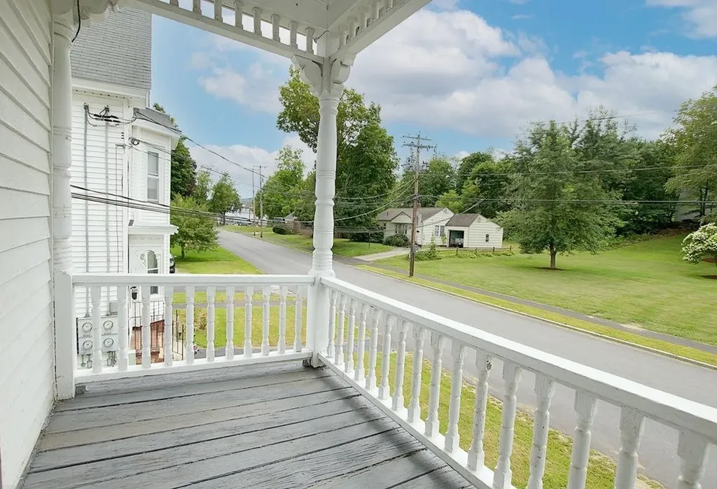 17 Bridge Street Pittsfield NH 03263