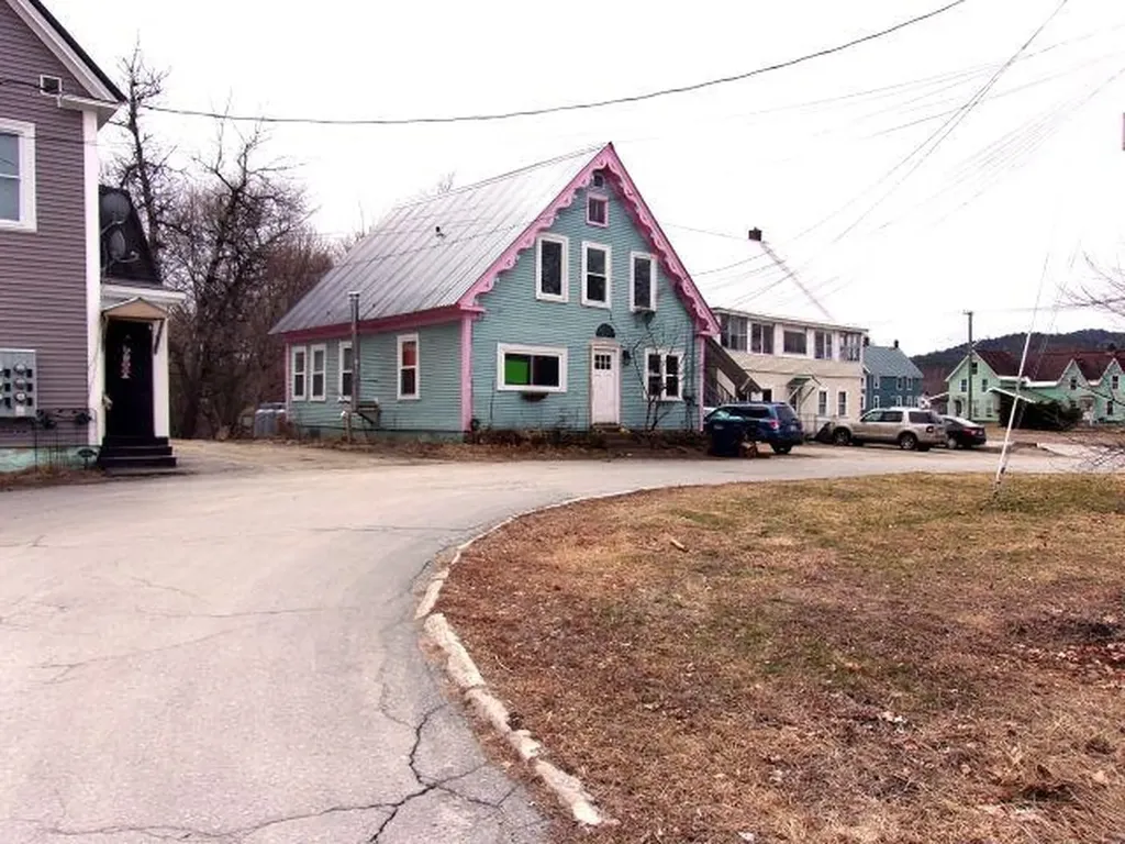 8 Oak Hill Street Haverhill NH 03785