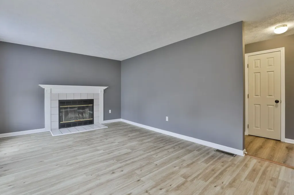 54 Vandora Drive Manchester NH 03103