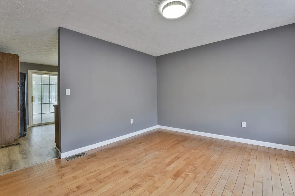 54 Vandora Drive Manchester NH 03103