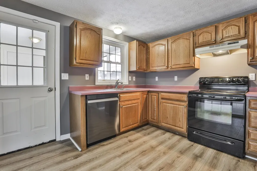 54 Vandora Drive Manchester NH 03103