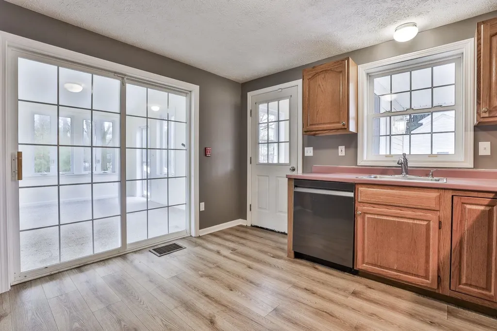 54 Vandora Drive Manchester NH 03103