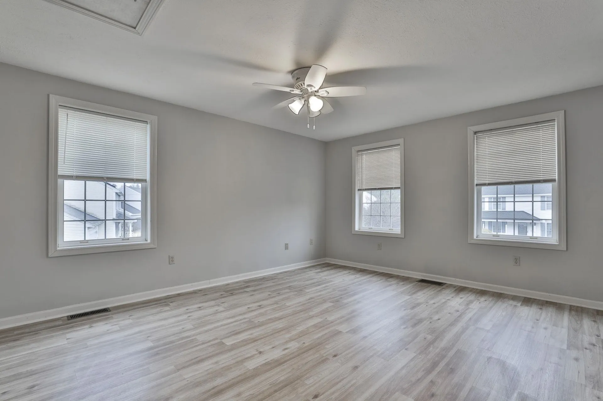 54 Vandora Drive Manchester NH 03103