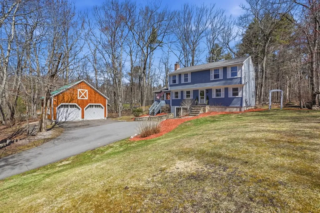 11 Elwood Road Derry NH 03038