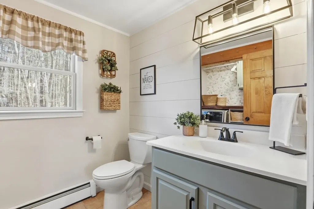 11 Elwood Road Derry NH 03038