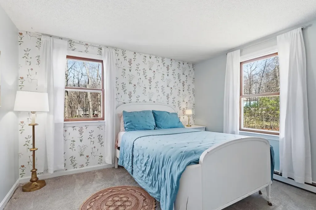 11 Elwood Road Derry NH 03038