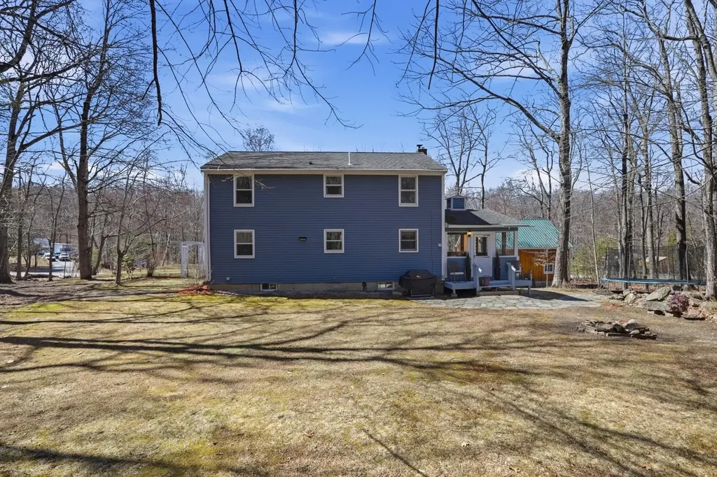 11 Elwood Road Derry NH 03038