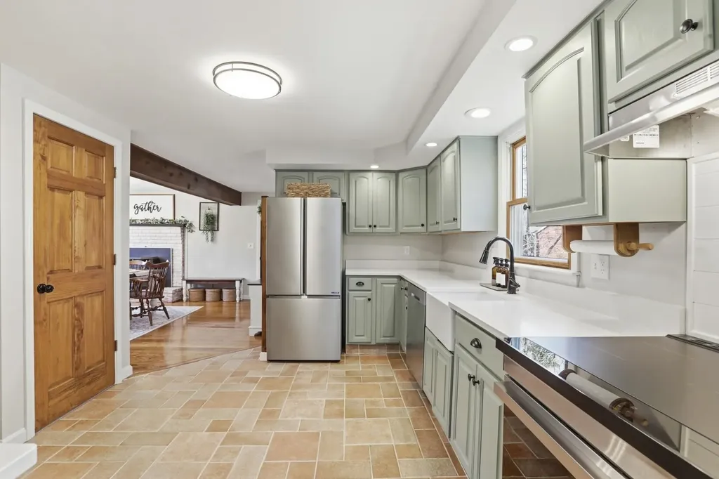 11 Elwood Road Derry NH 03038