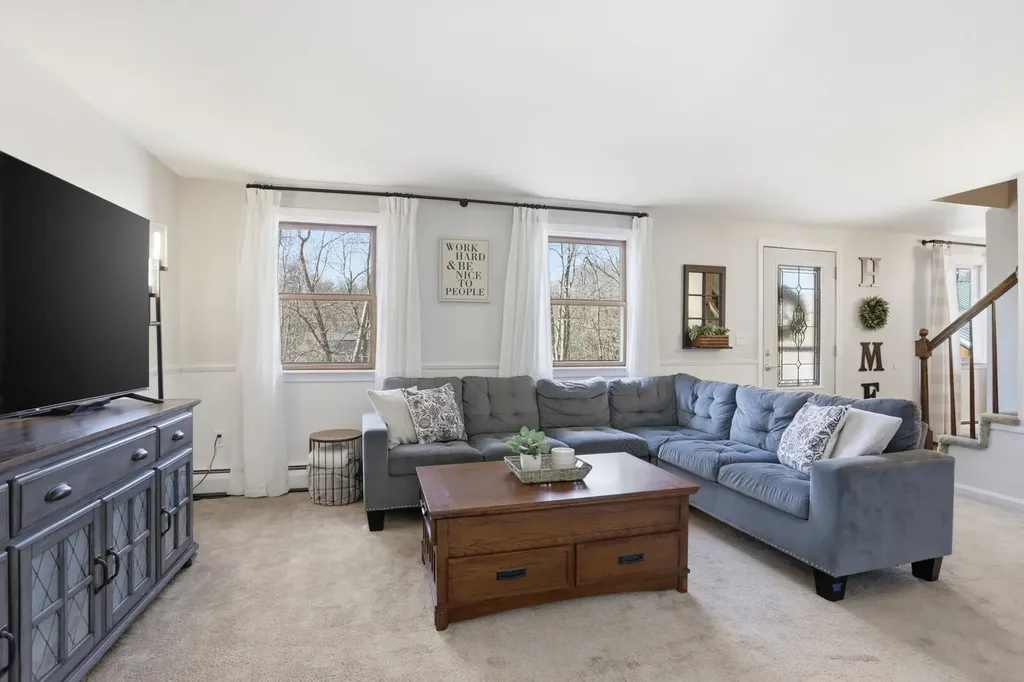 11 Elwood Road Derry NH 03038