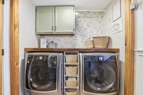 11 Elwood Road Derry NH 03038