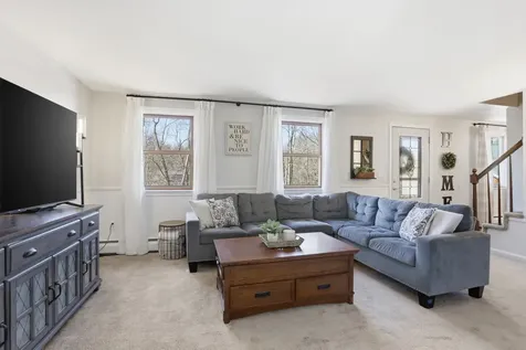 11 Elwood Road Derry NH 03038