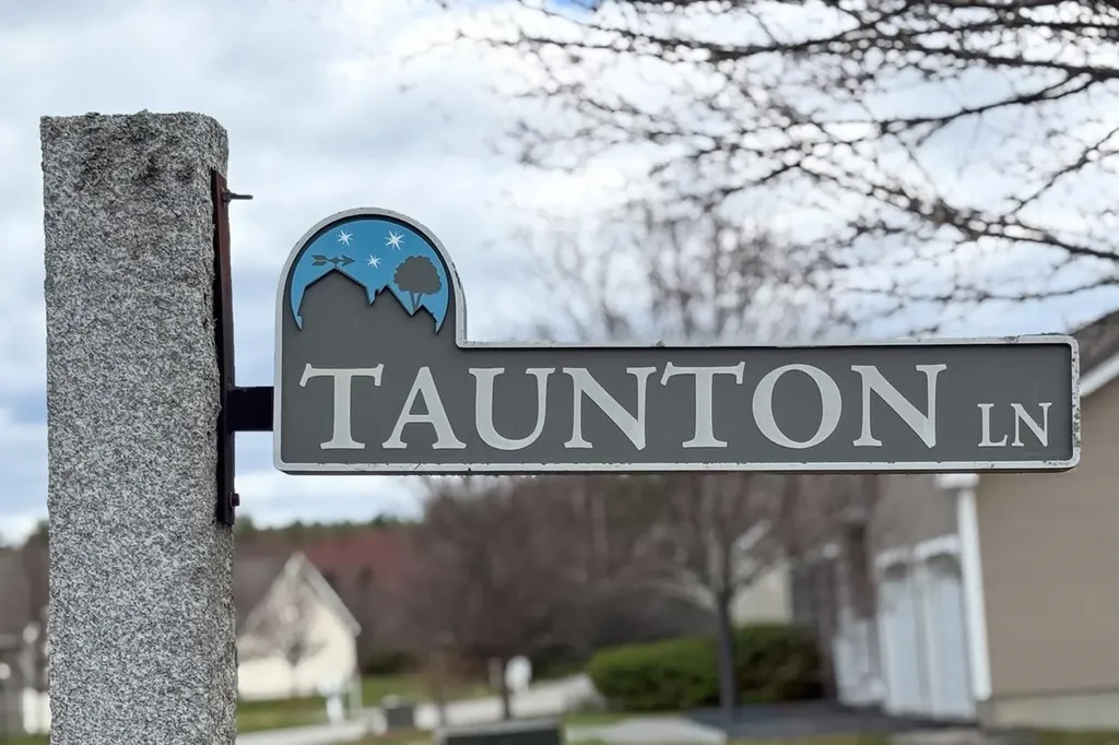 2A Taunton Lane Hudson NH 03051