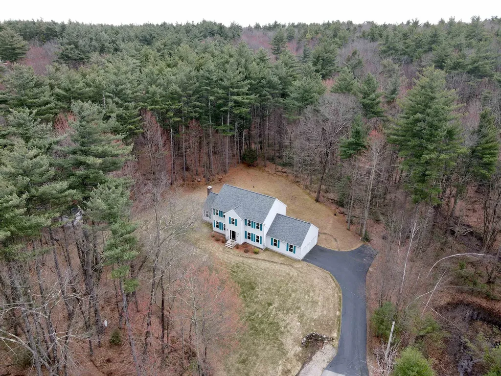 3 Norway Drive Brookline NH 03033
