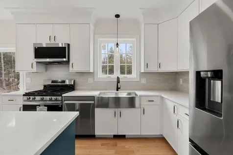 10 Blaisdell Court Raymond NH 03077