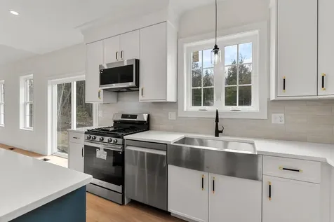 10 Blaisdell Court Raymond NH 03077