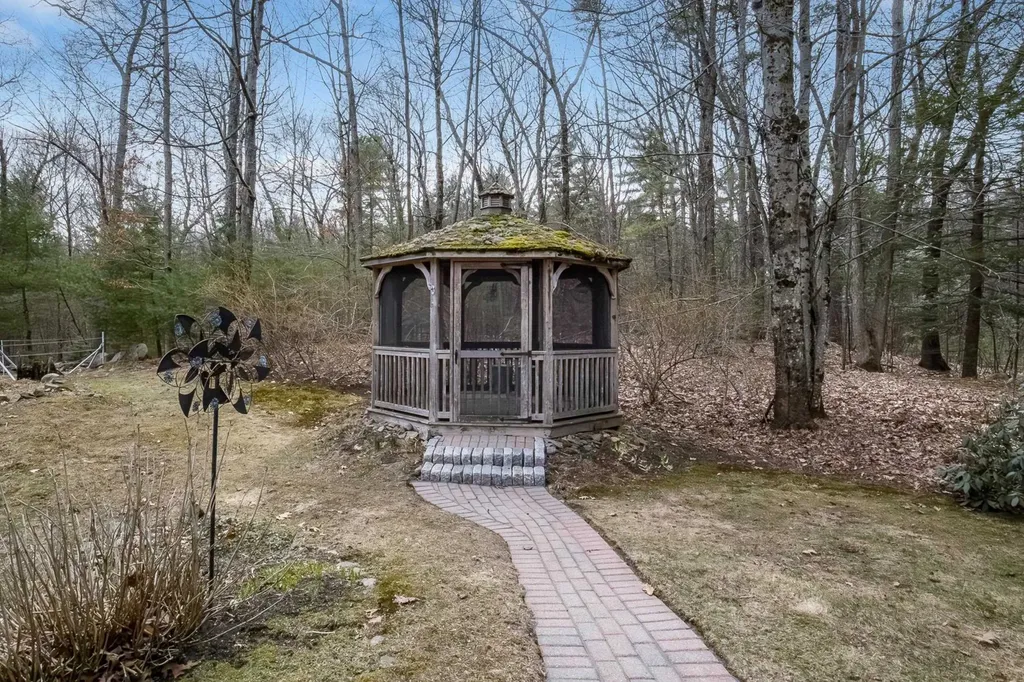 155 Chase Road South Hampton NH 03827