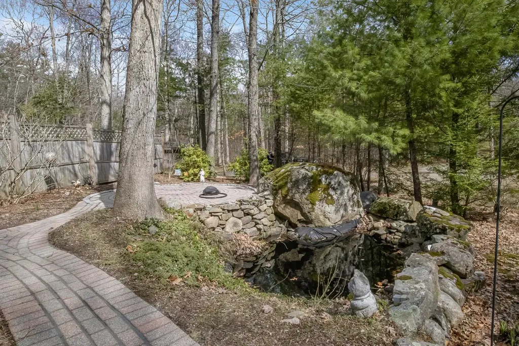 155 Chase Road South Hampton NH 03827