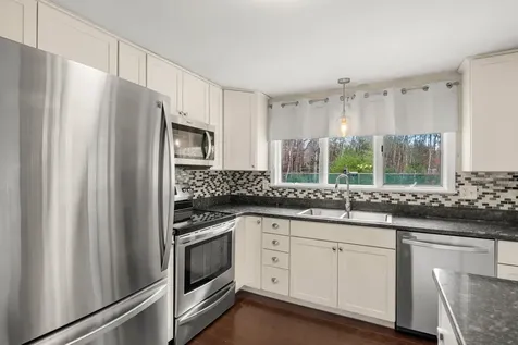 51 Margate Drive Auburn NH 03032