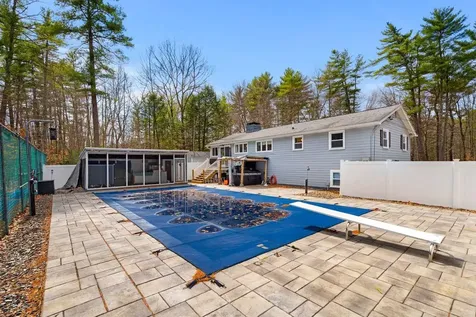 51 Margate Drive Auburn NH 03032
