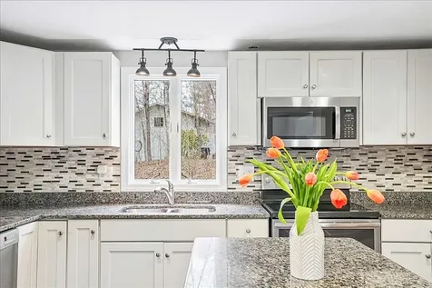 13 Karen Road Windham NH 03087