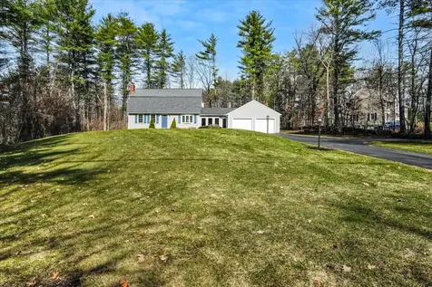 13 Karen Road Windham NH 03087