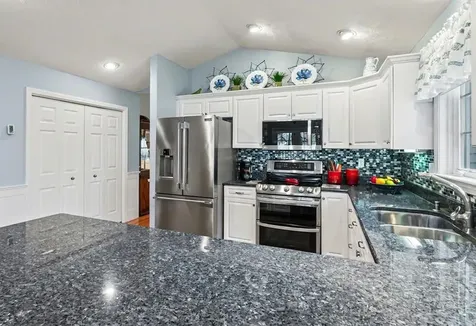 3 Kittanset Road Bedford NH 03110