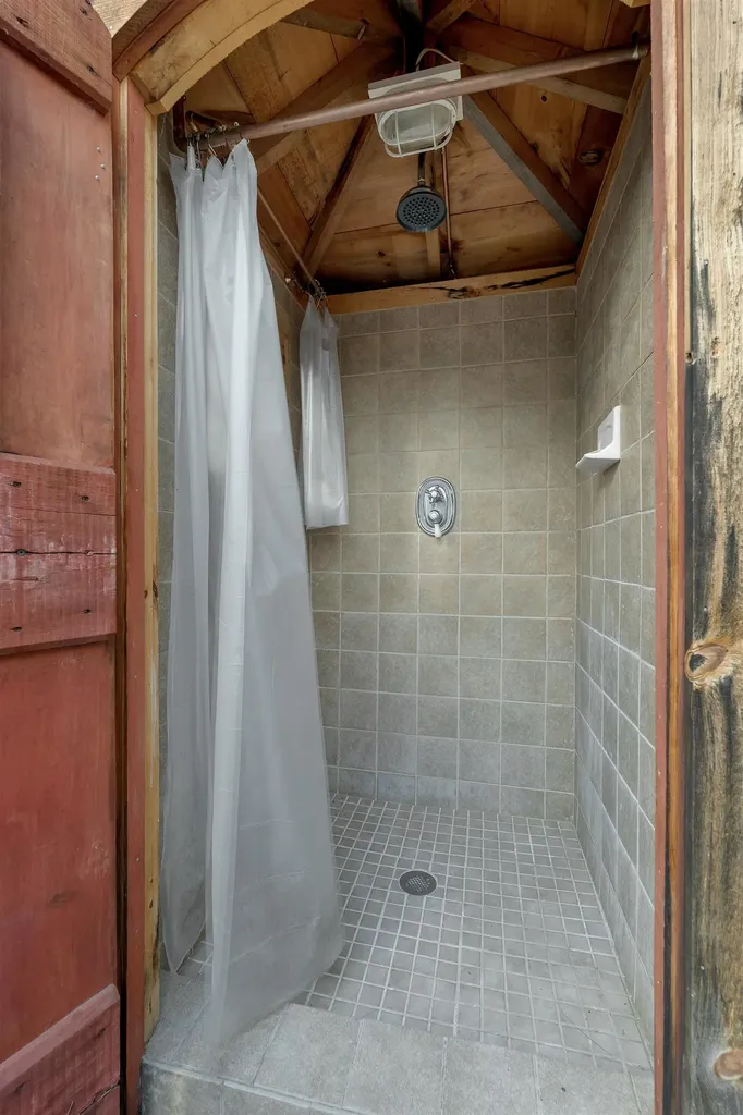 4 Vere Royce Road Tuftonboro NH 03850