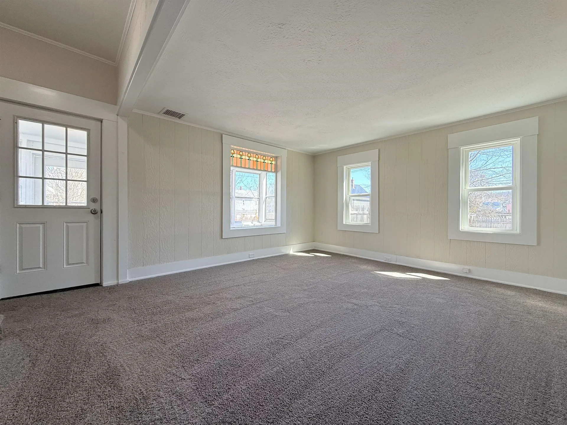 8 Holman Street Hillsborough NH 03221