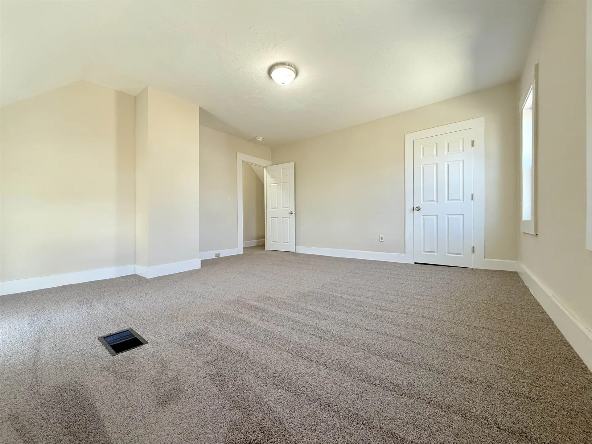 8 Holman Street Hillsborough NH 03221
