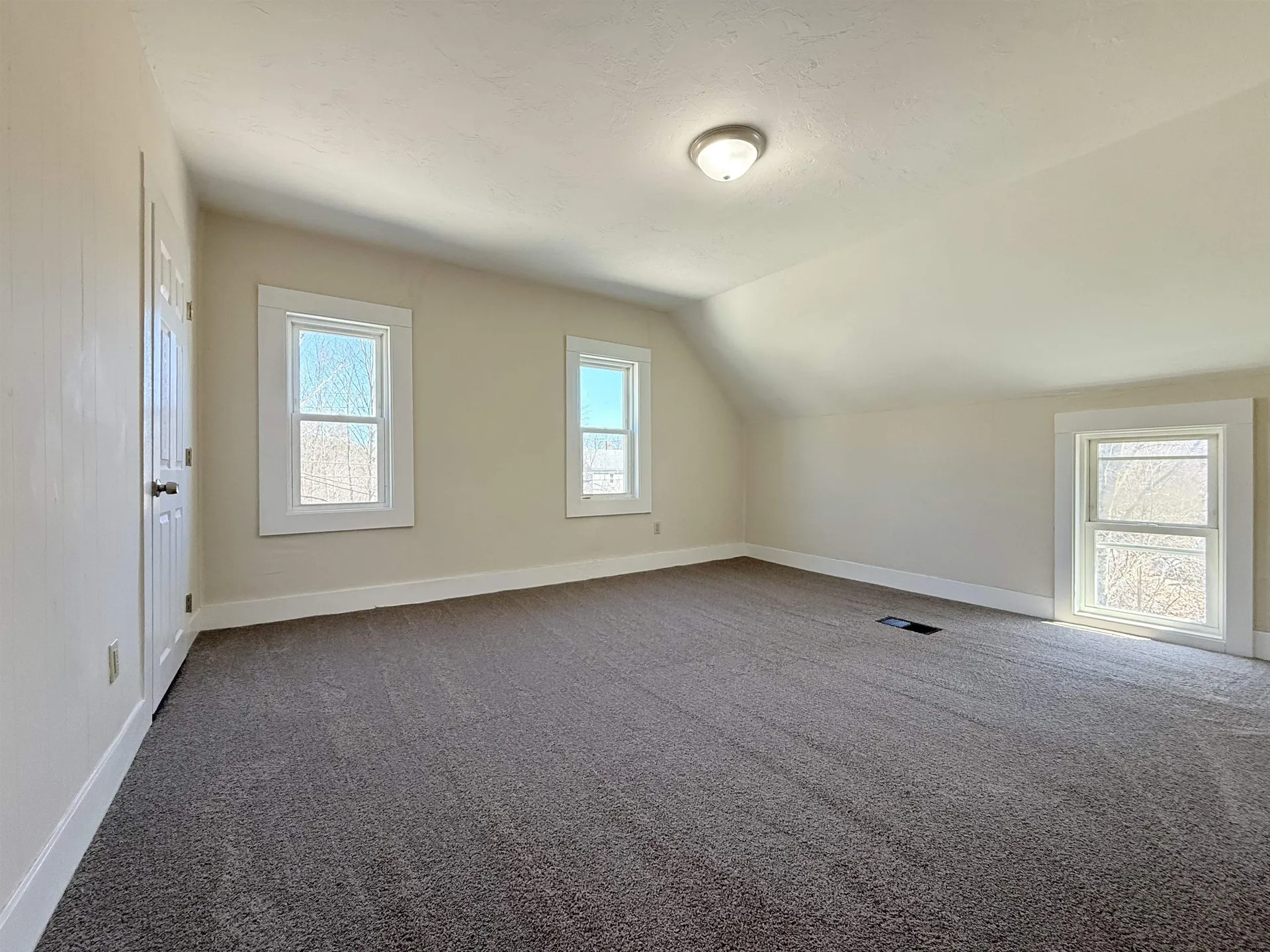 8 Holman Street Hillsborough NH 03221