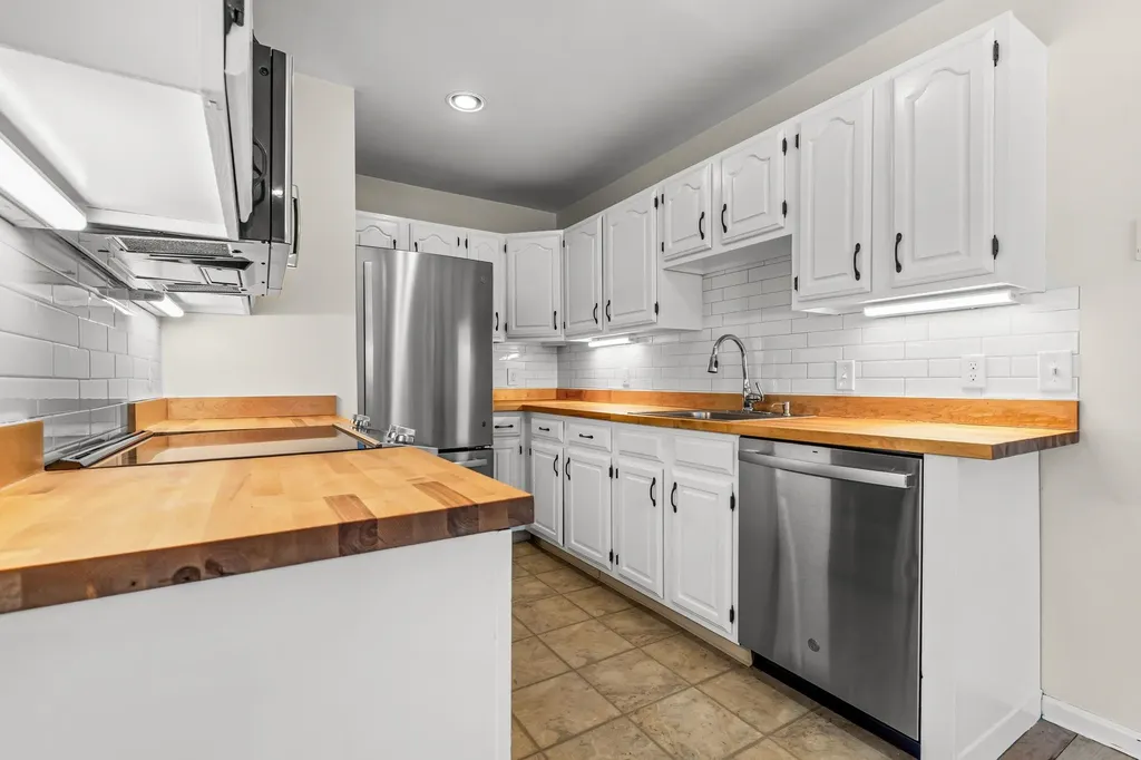 23 West Ridge Drive Peterborough NH 03458