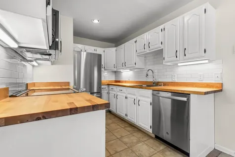 23 West Ridge Drive Peterborough NH 03458