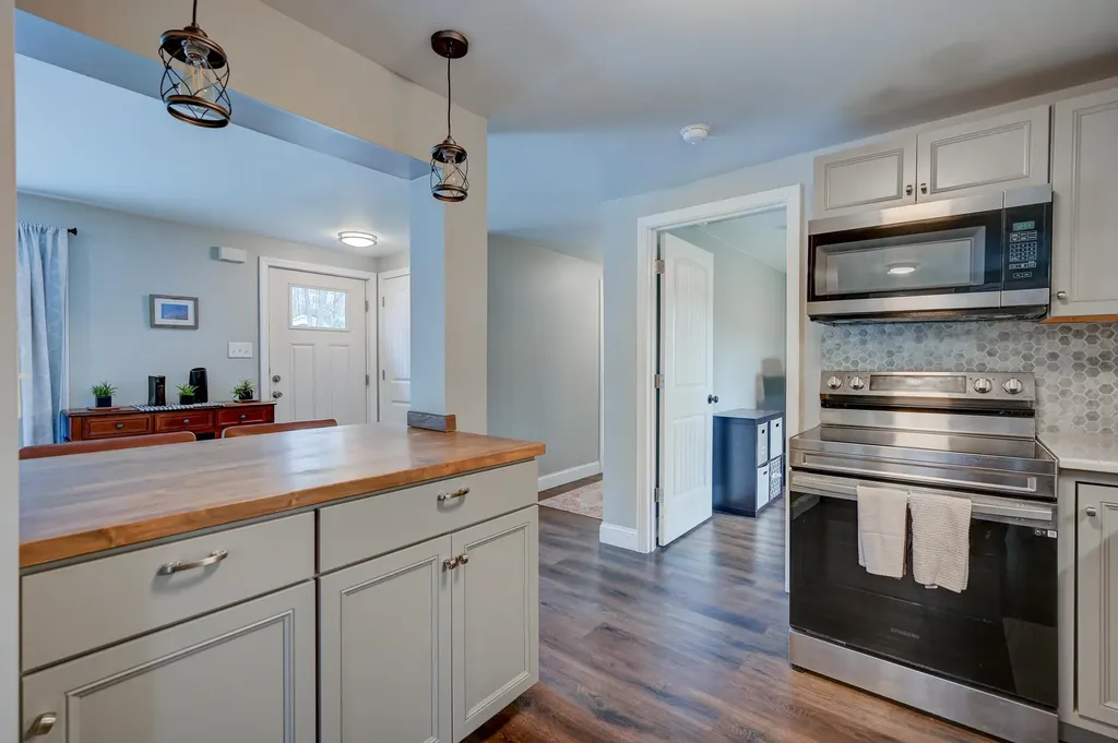 8 Champney Road Conway NH 03860