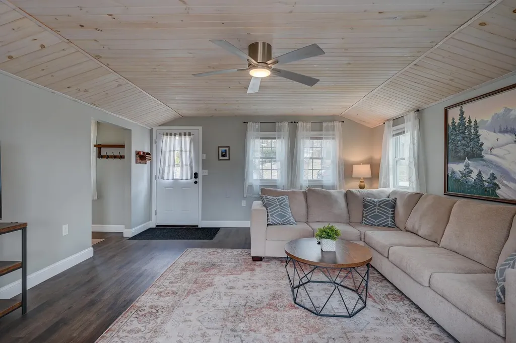 8 Champney Road Conway NH 03860