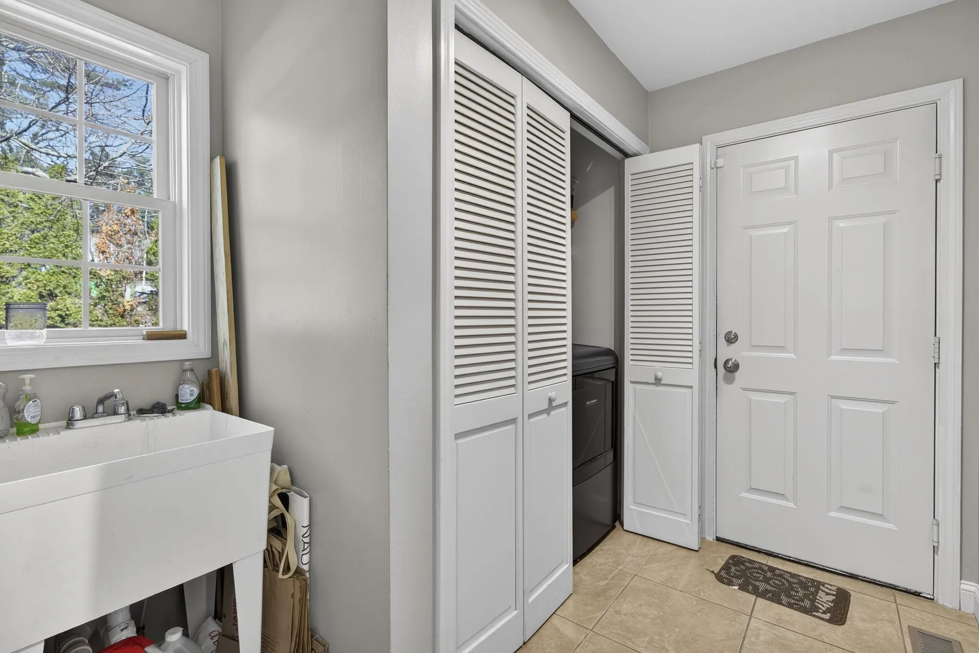 8 Katie Lane Nashua NH 03062