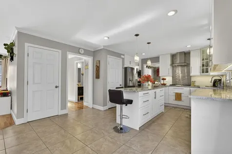 8 Katie Lane Nashua NH 03062