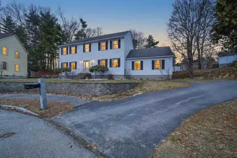 8 Katie Lane Nashua NH 03062