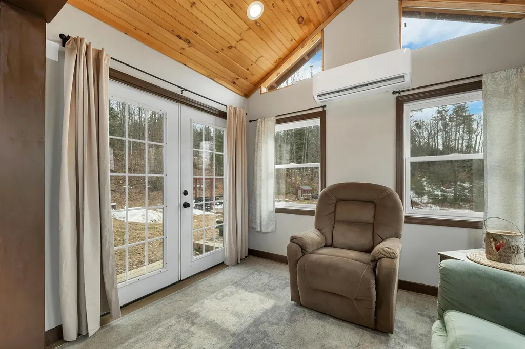 35 Susie Lane Thornton NH 03285