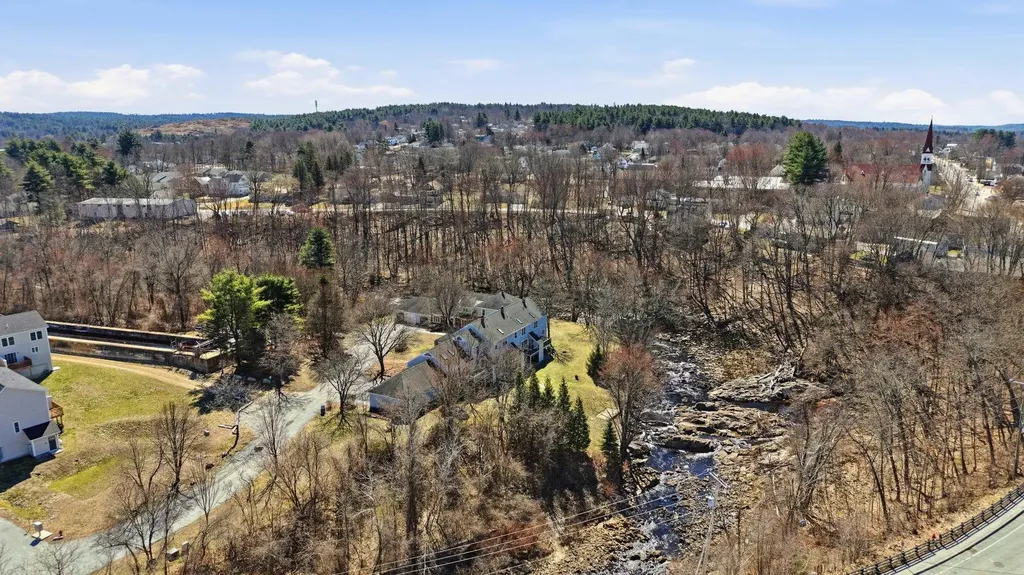 8 Mill Falls Road Pembroke NH 03275