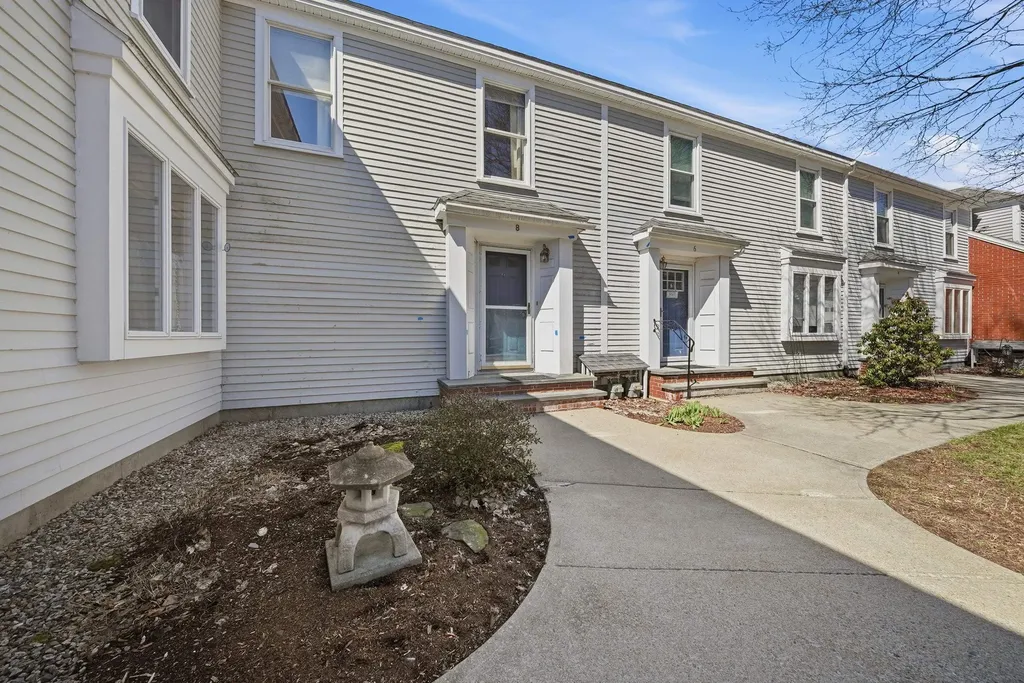 8 Mill Falls Road Pembroke NH 03275