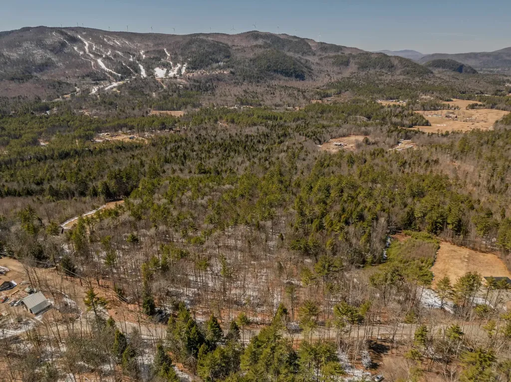 233-085 Reservoir Road Plymouth NH 03264