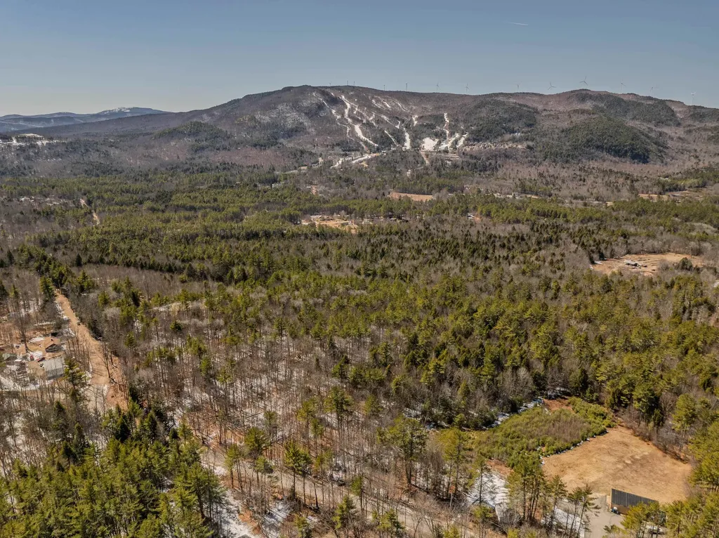 233-085 Reservoir Road Plymouth NH 03264