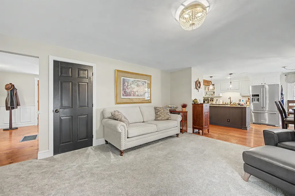 61 South Brook Circle Bradford NH 03221