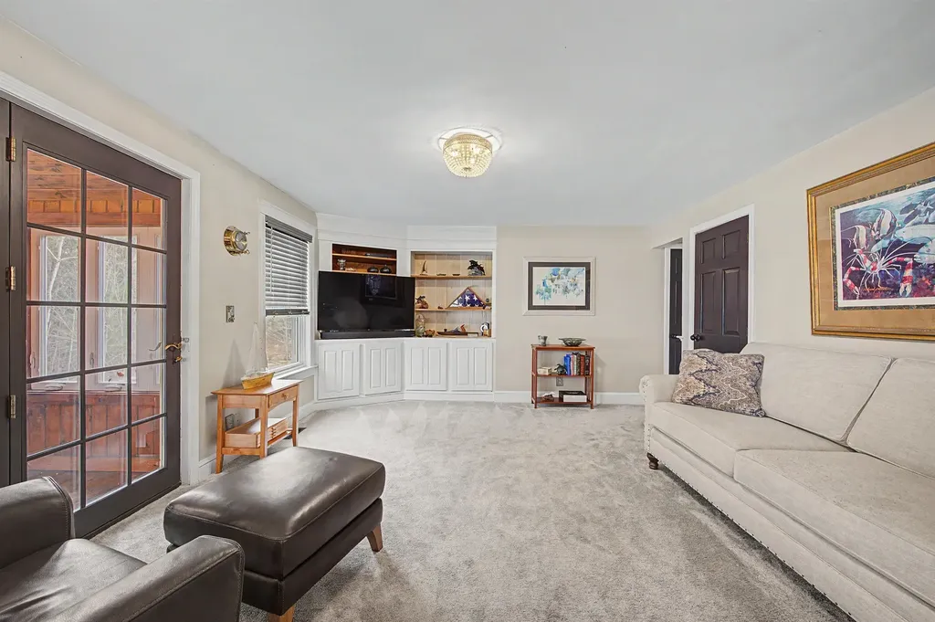 61 South Brook Circle Bradford NH 03221