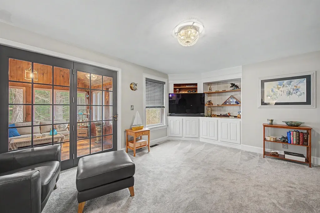 61 South Brook Circle Bradford NH 03221