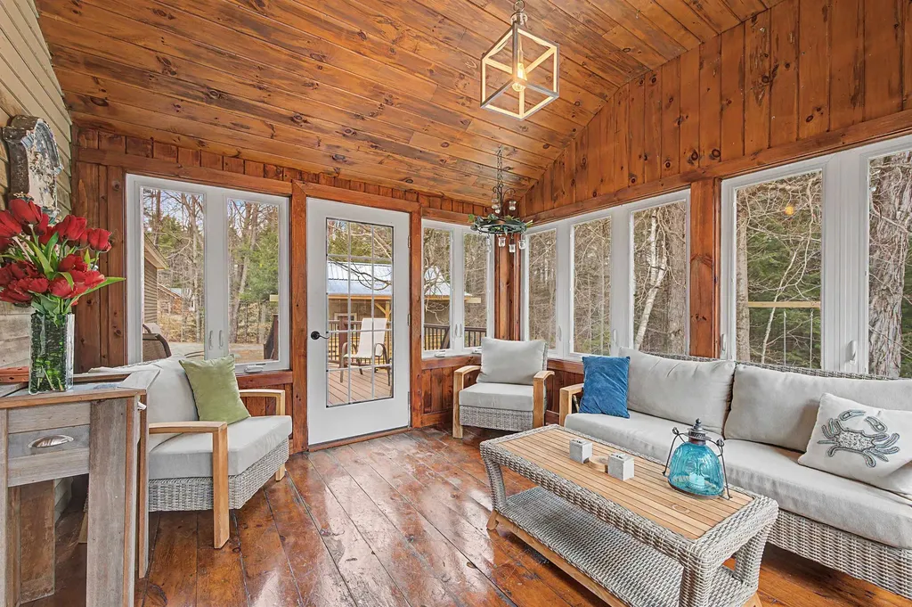 61 South Brook Circle Bradford NH 03221