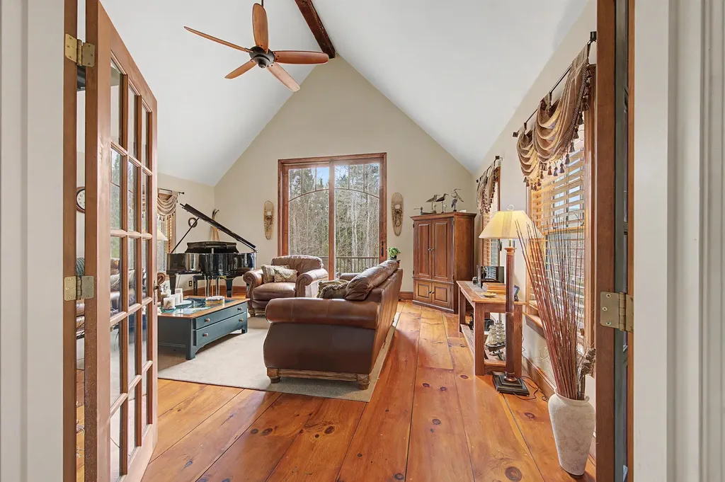 61 South Brook Circle Bradford NH 03221